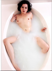 Photography courses and workshops - A girl in the bathtub (26)