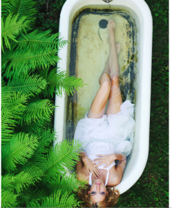 Photography courses and workshops - A girl in the bathtub (11)