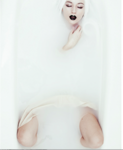 Photography courses and workshops - A girl in the bathtub (8)
