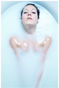 Photography courses and workshops - A girl in the bathtub (1)
