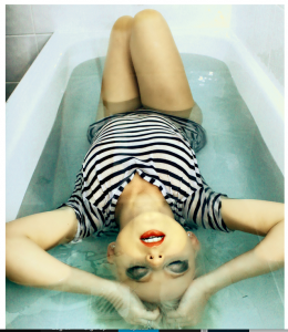 Photography courses and workshops - A girl in the bathtub (52)